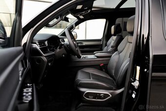 SUV Jeep Wagoneer - 9
