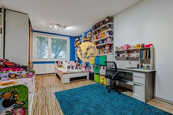 Na Predaj - priestranný 3-izbový byt (84 m²) s balkónom - Če - 9