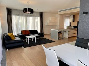 BA I. Luxusný byt s veľkou terasou v EUROVEA - 9