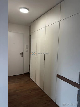 Moderný, kompletne zariadený byt v centre - 9