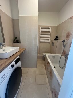 1 izbový byt v Ružinove, ŠÁNDOROVA ul - 9