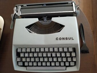Písací stroj Consul - 9