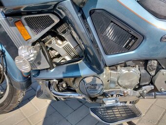 Yamaha XVZ 1300 - 9