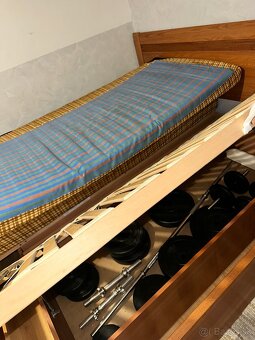 Masívna posteľ 180x200 - 9