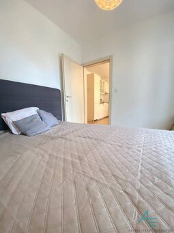 Bezbariérový,  2.izbový byt s predzáhradkou a garážovým stát - 9