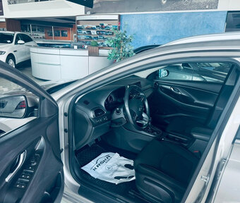 Hyundai i30 CW 1.6CRDi, Automat, SK ŠPZ - 9