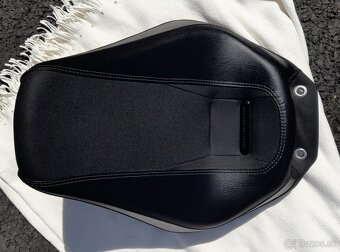 HARLEY DAVIDSON®BREAKOUT M8 - 9