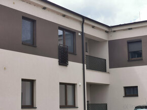 Priestranný 2 izbový byt s loggiou a veľkou pivnicou - 9