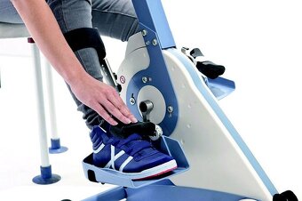 rehabilitačný bicykel na ruky nohy pre ZTP vozičkarov - 9