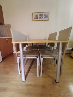 Jedálenský stôl so stoličkami - 9