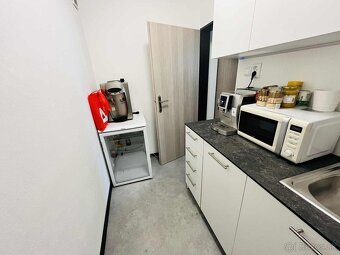 Na prenájom kvalitný murovaný výrobný alebo skladový priesto - 9