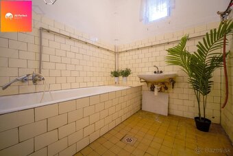 Na predaj rodinný 3,5 izbový dom pred rekonštrukciou v Šinta - 9