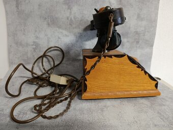 Starý retro telefon Tesla z roku 1979 Velice zachovalý, má č - 9