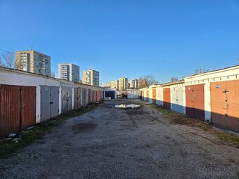 Garáž na Juhu „pri malej stanici“ – na Jarmočnej ul. - 9