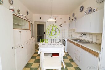 DVA VEĽKÉ BALKÓNY, TEHLA, VÝŤAH Veľký, slnečný, priestranný - 9