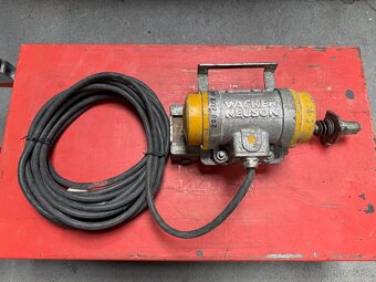 Ponorné a príložné vibrátory Wacker Neuson + meniče - 9