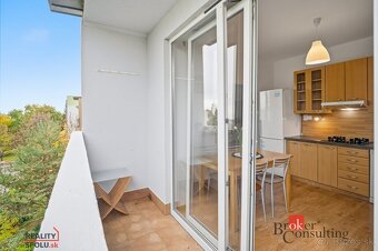 Slnečný a priestranný 3-izbový byt v tichej časti Klokočiny - 9