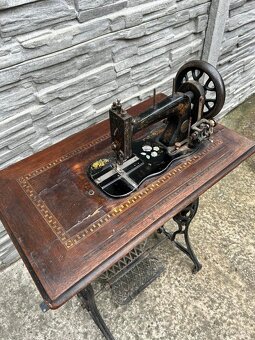 Starožitný šijací stroj Singer - 9