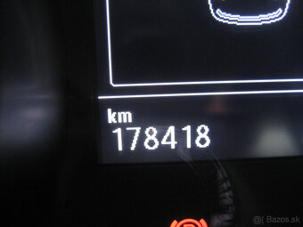 Volkswagen Touran 2.0 TDI DSG - 9