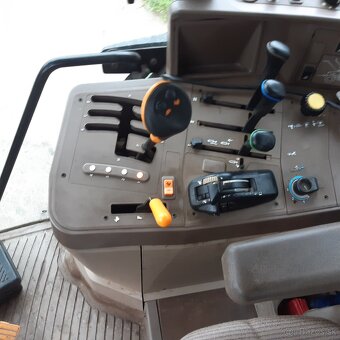 Na predaj traktor John Deere 6230, r.v. 2008, 6200 Mth - 9