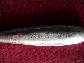 Váha, kandlička, zrkadlo, nádoby, vešiak, nôž,....... - 9