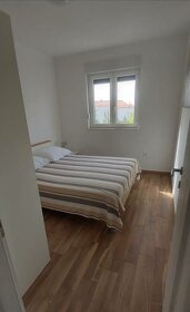 CHORVÁTSKO - 4 izbový zariadený apartmán v novostavbe - ROGO - 9