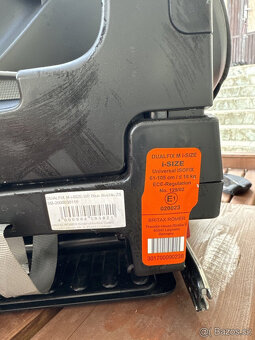 Britax Romer Dualfix M i-size vhodná pro děti 61-105cm do 18 - 9