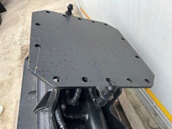 Hydraulická svahovacia lyžica na minibager - 9