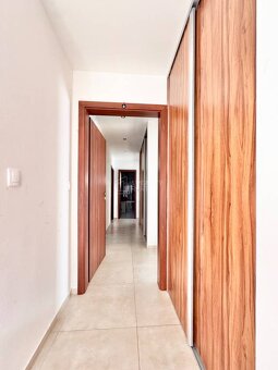 Predaj: Rodinný dom typu bungalov - zabývaná novostavba v Gb - 9