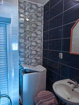 Prenájom 3-izbového bytu neďaleko centra v Leviciach - 9