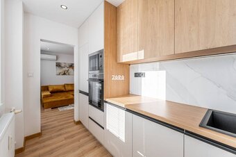 MIŠKOVECKÁ - JUH. Krásny 2 izbový byt, 51 m2 + loggia. ZARIA - 9