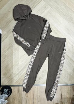 NOVE Guess 2x khaki zlata teplakova suprava - 9