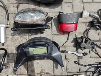 Suzuki XF 650 Freewind - Náhradní díly - 9