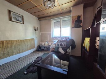 Starší 5 izbový RD v malebnej obci Čavoj so záhradou a... - 9