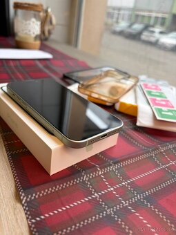 Apple iPhone 15, 128 gb, green - 9