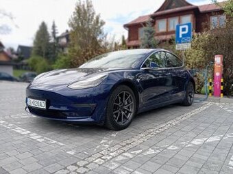 Tesla model 3 LongRange 75D, FSD (8.tis E), 476ps,111.tis km - 9