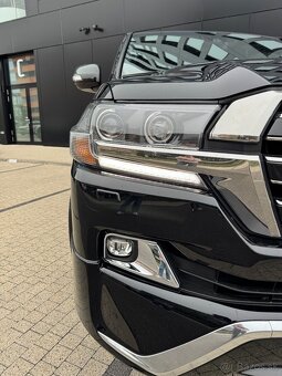 TOYOTA LAND CRUISER 200 - 9