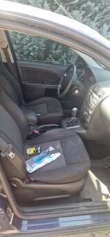 Ford Mondeo Sedan - 9