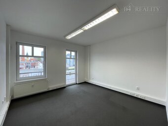 Lukratívne kancelárske priestory, 70 m2 + parkovacie státie, - 9