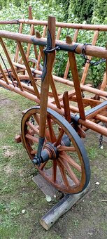 Starý drevený konský voz - rebriňak III - 9
