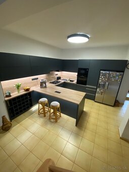 Exkluzívny predaj samostatne stojaceho 5-izbového dvojpodlaž - 9