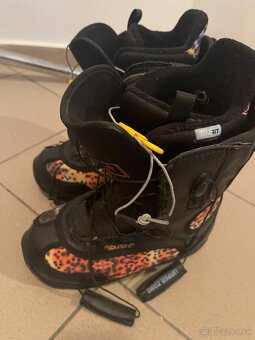 Snowboard Burton 145cm + viazanie Burton + topánky 40,5cm Bu - 9