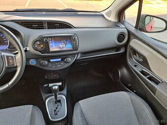 Toyota Yaris Hybrid 2015 Facelift 4-valec - 9