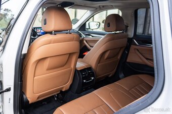 BMW 540i xDrive 250kW / TOP STAV / Panoráma / HeadUp / - 9