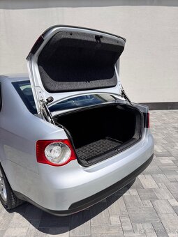 Volkswagen Jetta 1.9Tdi 77kw SR - 9