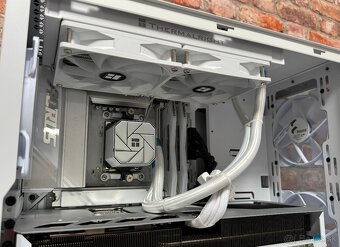 Ryzen 7 9800X3D\32GB\RTX 5080\SSD\1200W Zdroj - 9