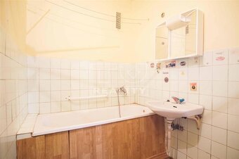 Veľký 2-izbový byt s balkónom v širšom centre, Nové... - 9