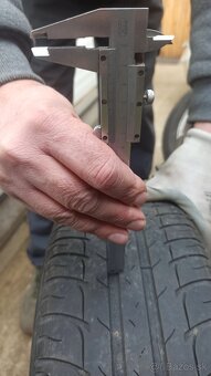 Predám elektróny 195/60 R15 letné - 9