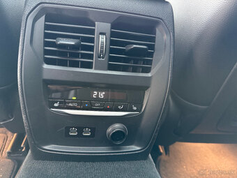 BMW 330i M-Sport - 9