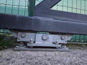 samonosná posuvná brána a bránička - 9